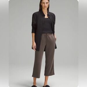 NWT Lululemon Softstreme Straight-Leg Crop 24". New, Grey color. Size 2